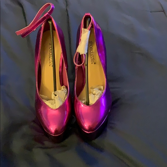 Shoes - Picture 7 of 8